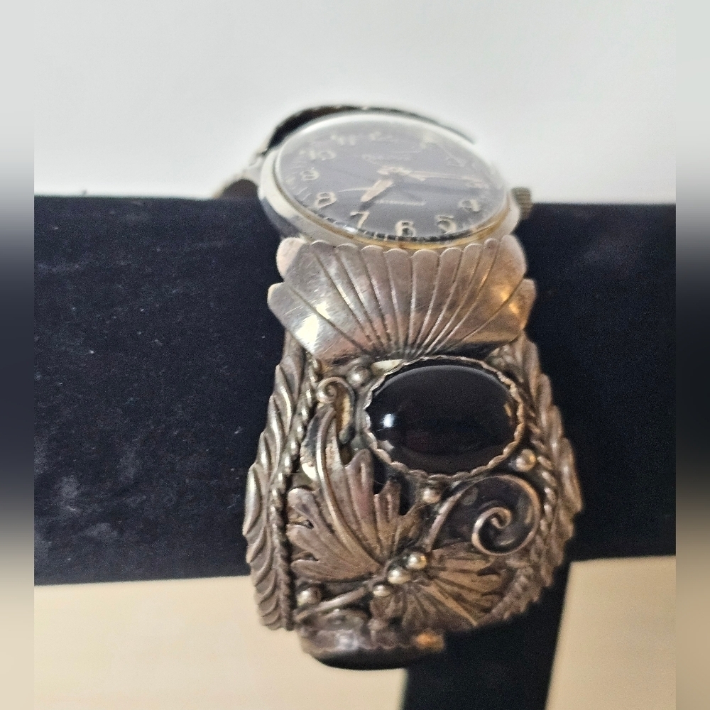 Vintage Native American Sterling Silver Cuff Bracelet With A Bolivia Watch - Picture 4 of 12